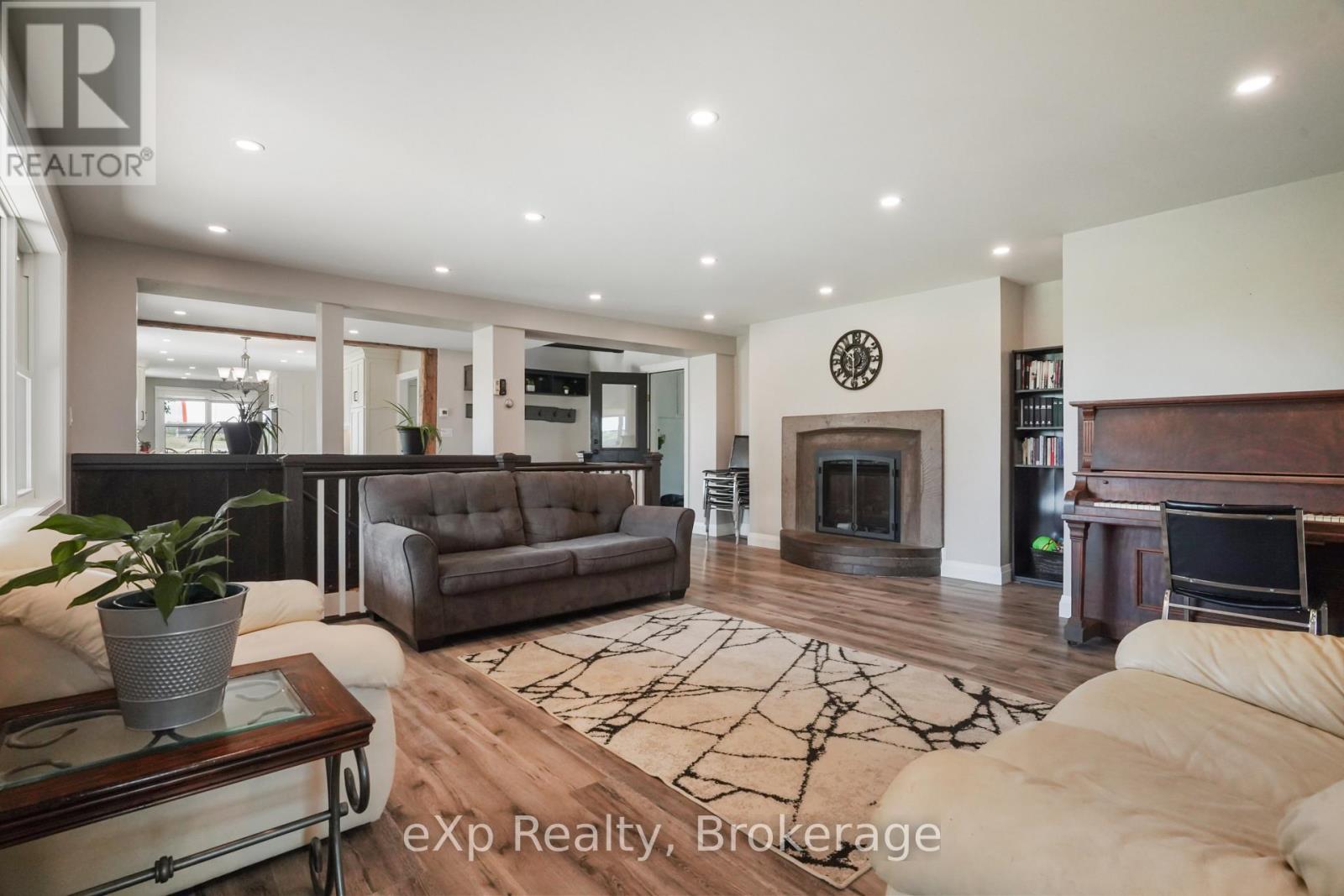 44032 AMBERLEY ROAD - Image 11