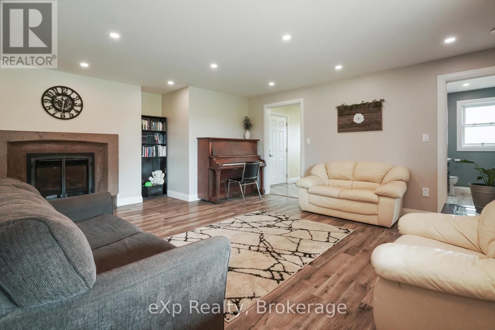 44032 AMBERLEY ROAD - Image 13