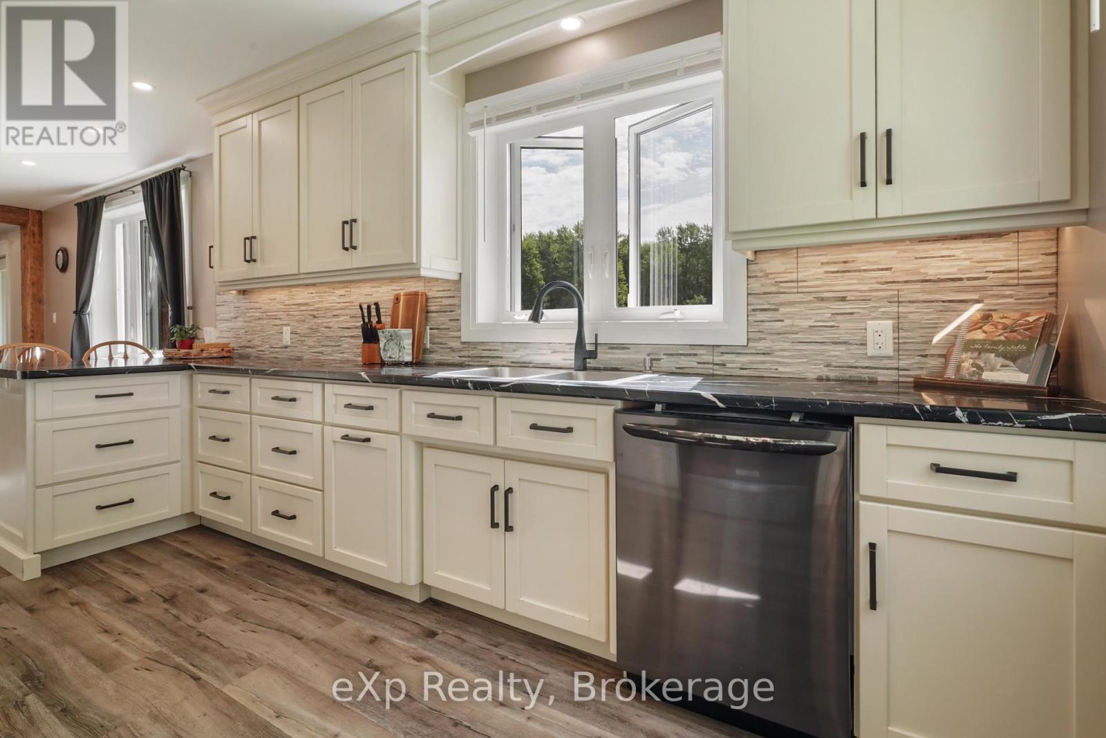 44032 AMBERLEY ROAD - Image 17