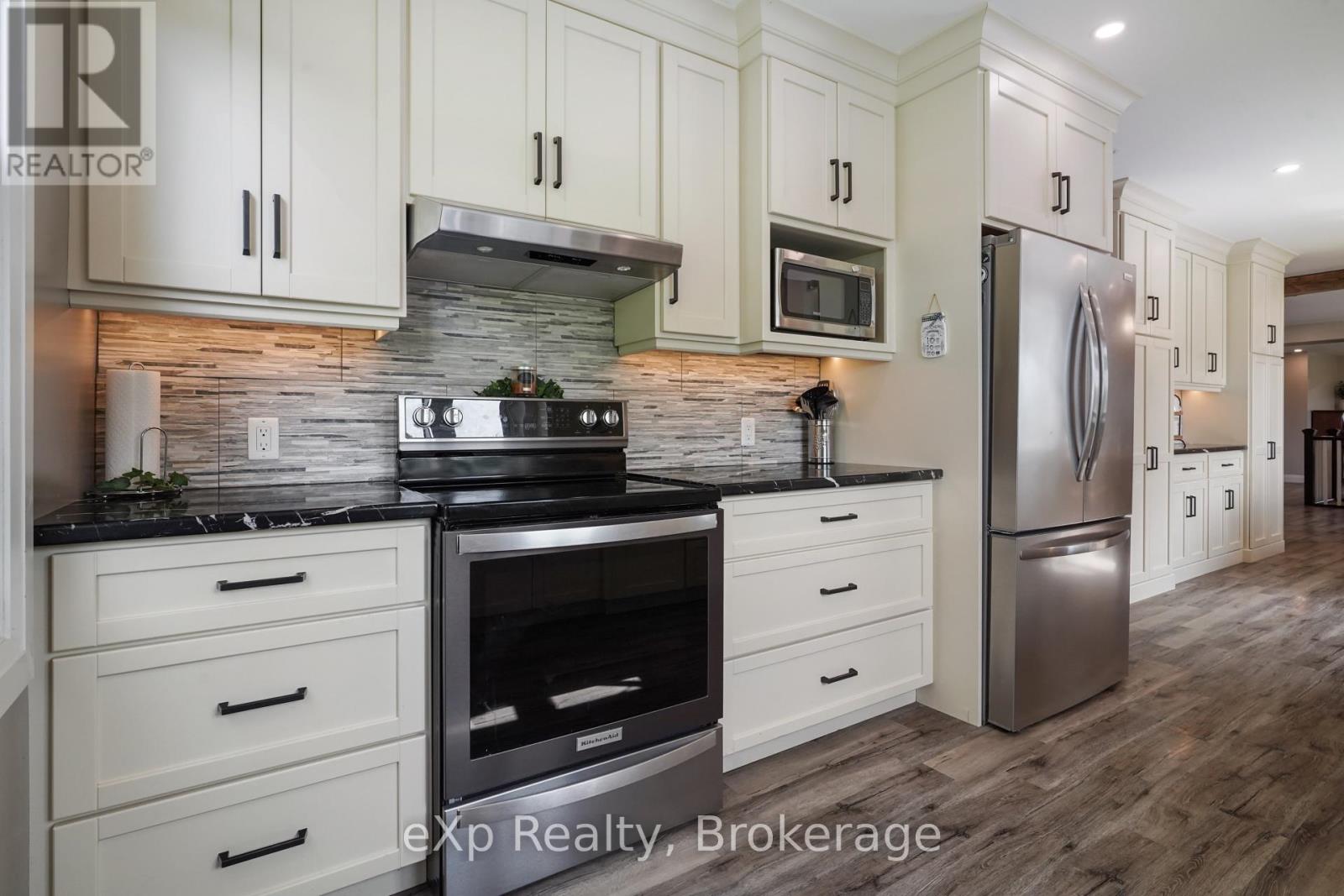 44032 AMBERLEY ROAD - Image 19