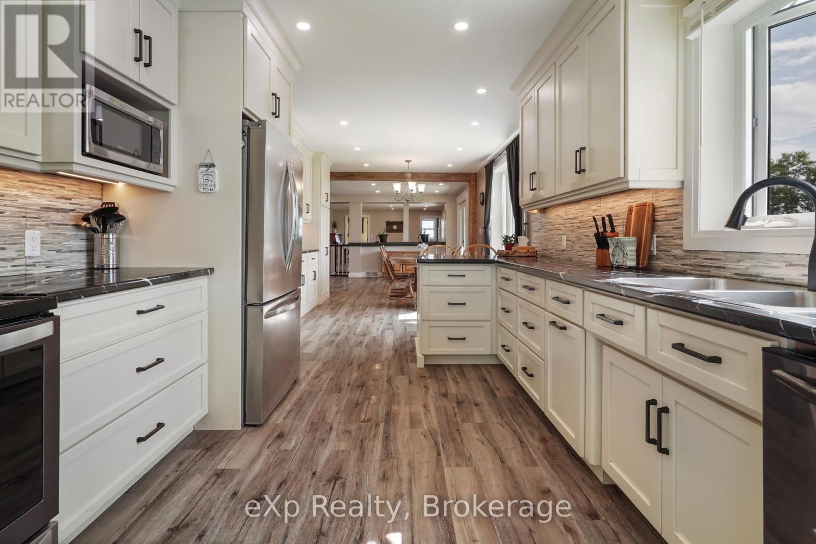 44032 AMBERLEY ROAD - Image 20