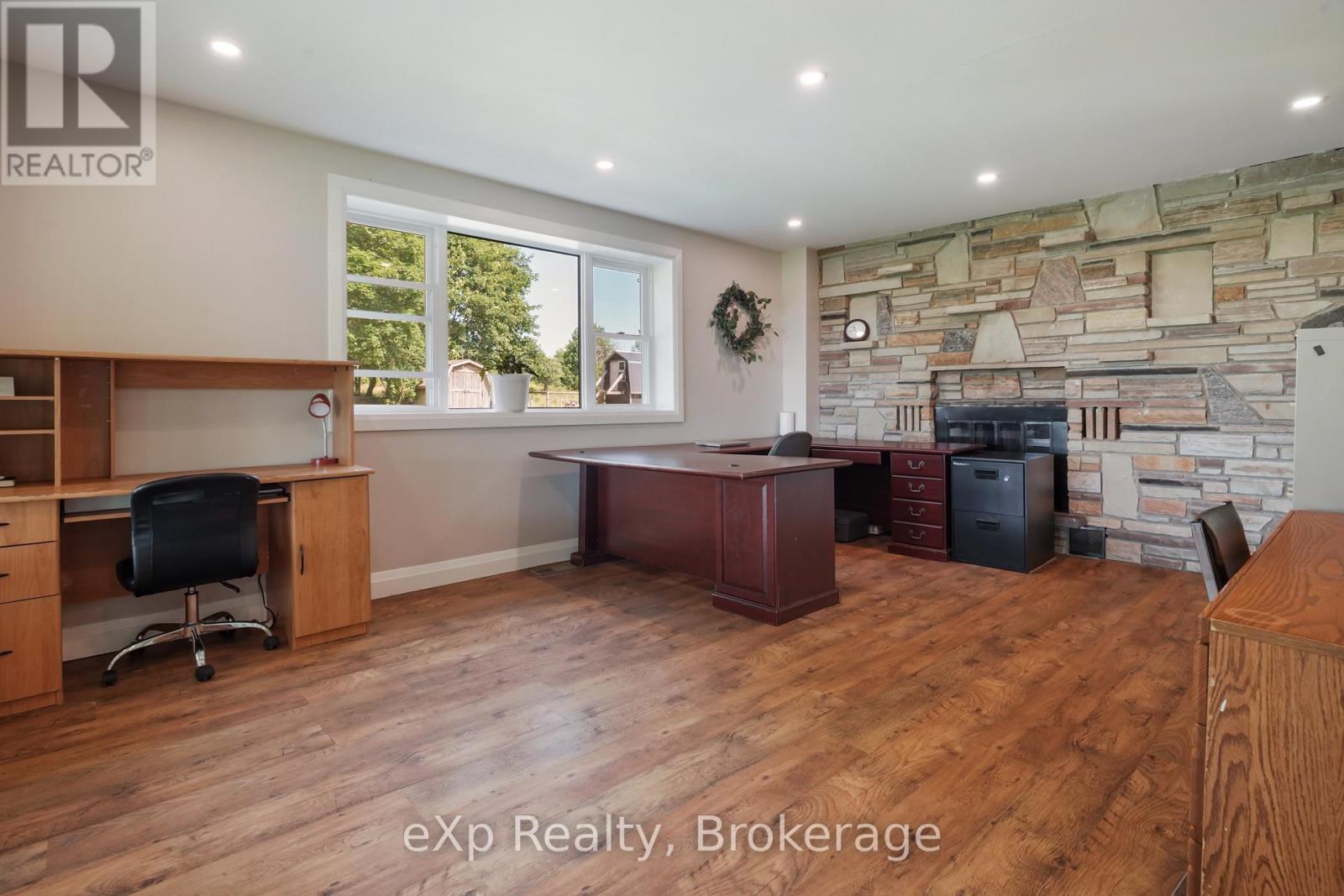 44032 AMBERLEY ROAD - Image 24