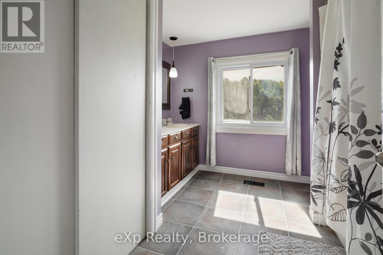 44032 AMBERLEY ROAD - Image 37