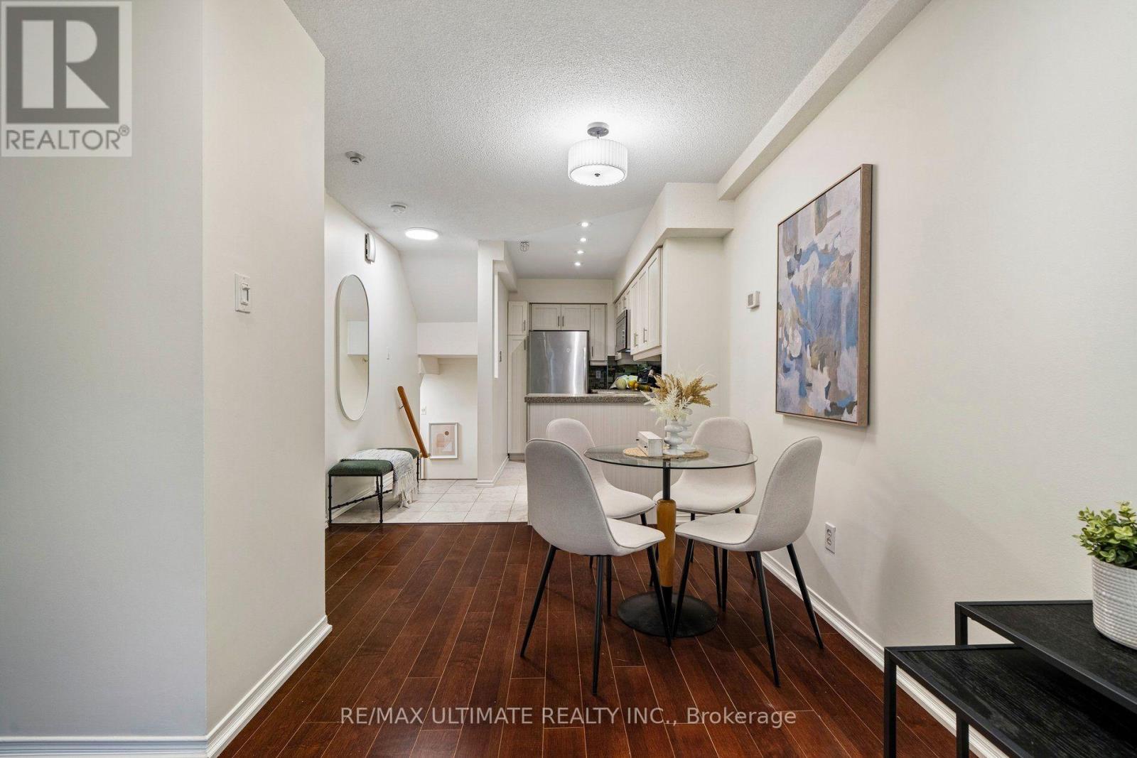 #25 217 ST. GEORGE STREET - 12