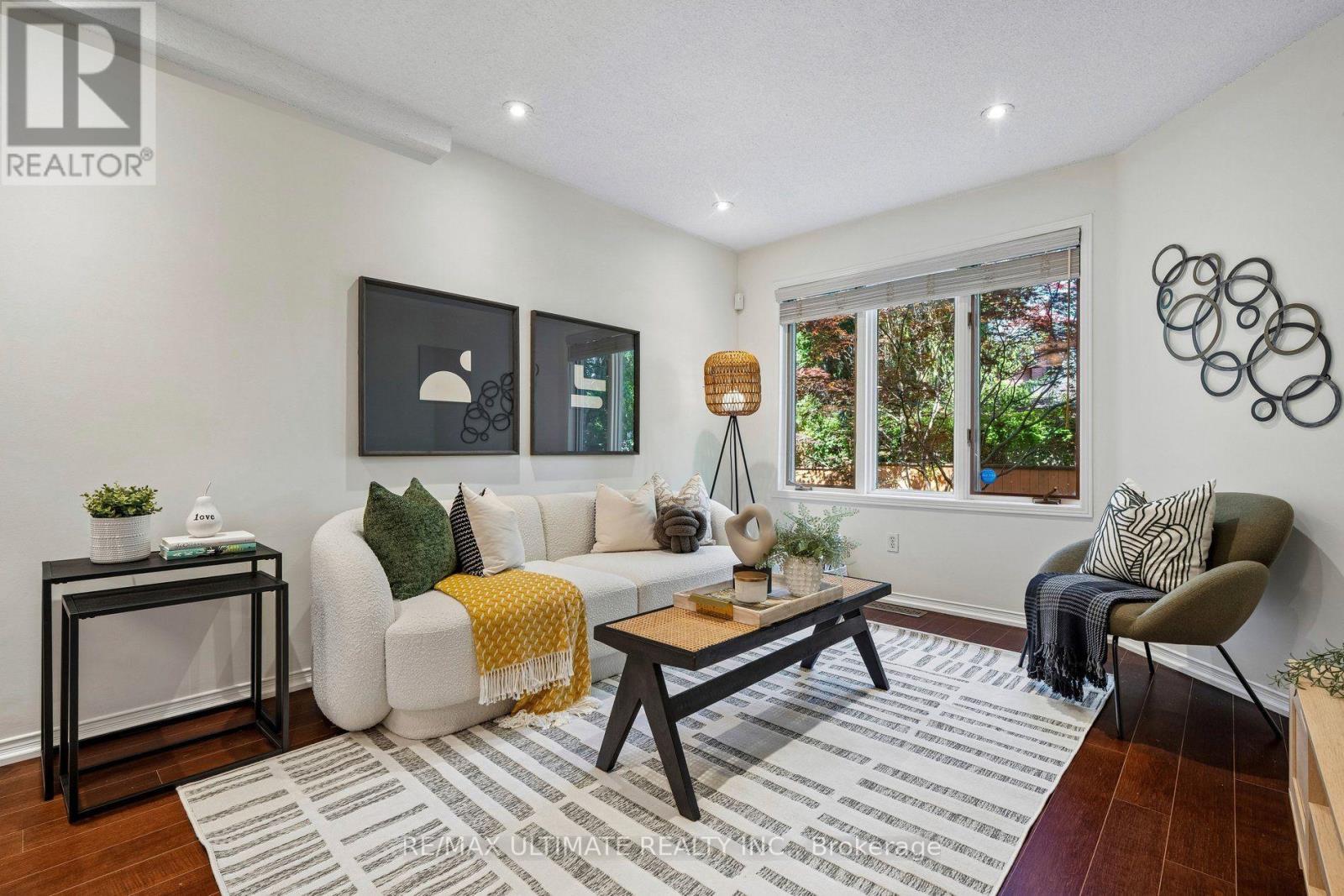 #25 217 ST. GEORGE STREET - 13