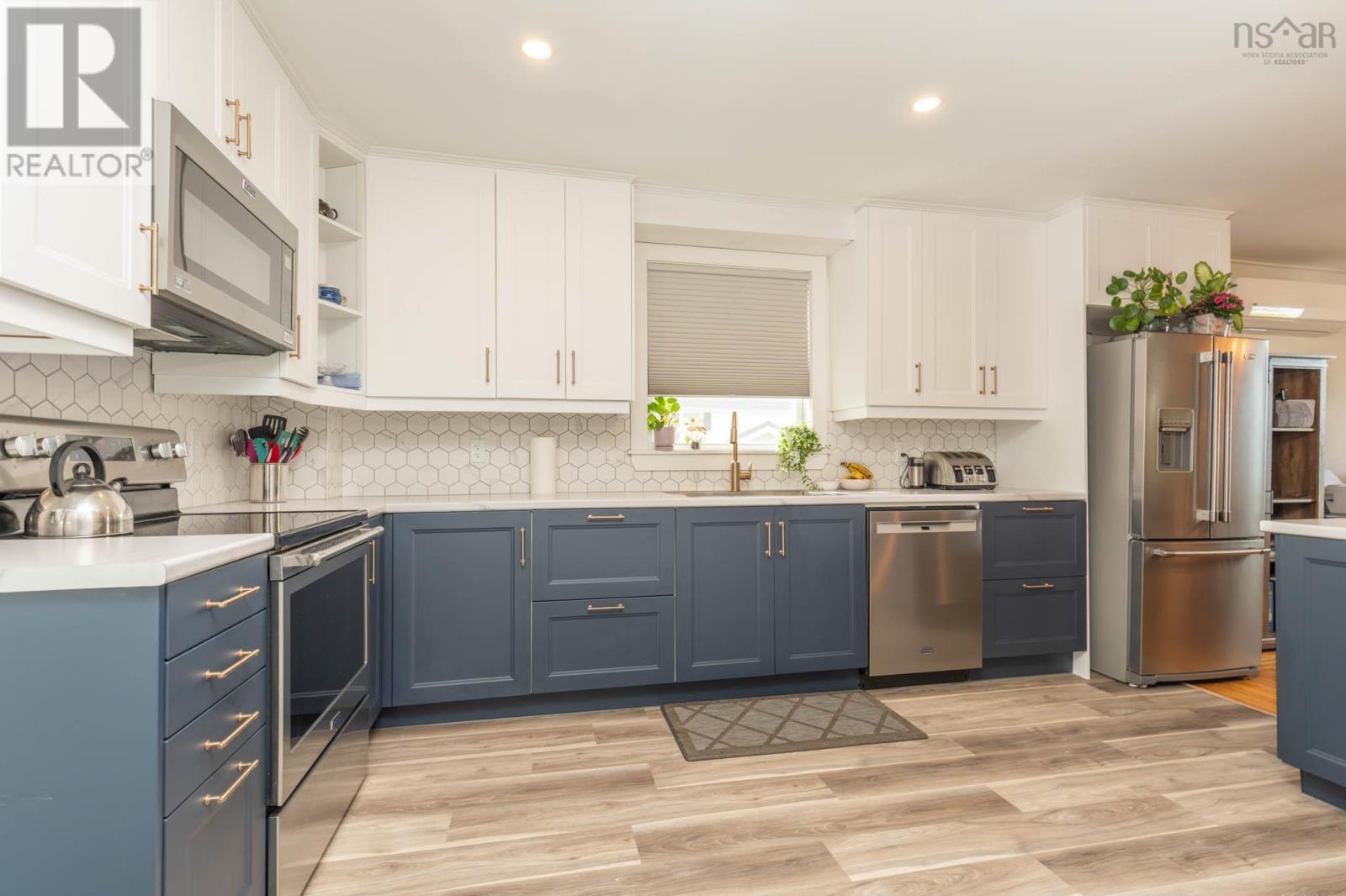4 Carol Avenue - 18