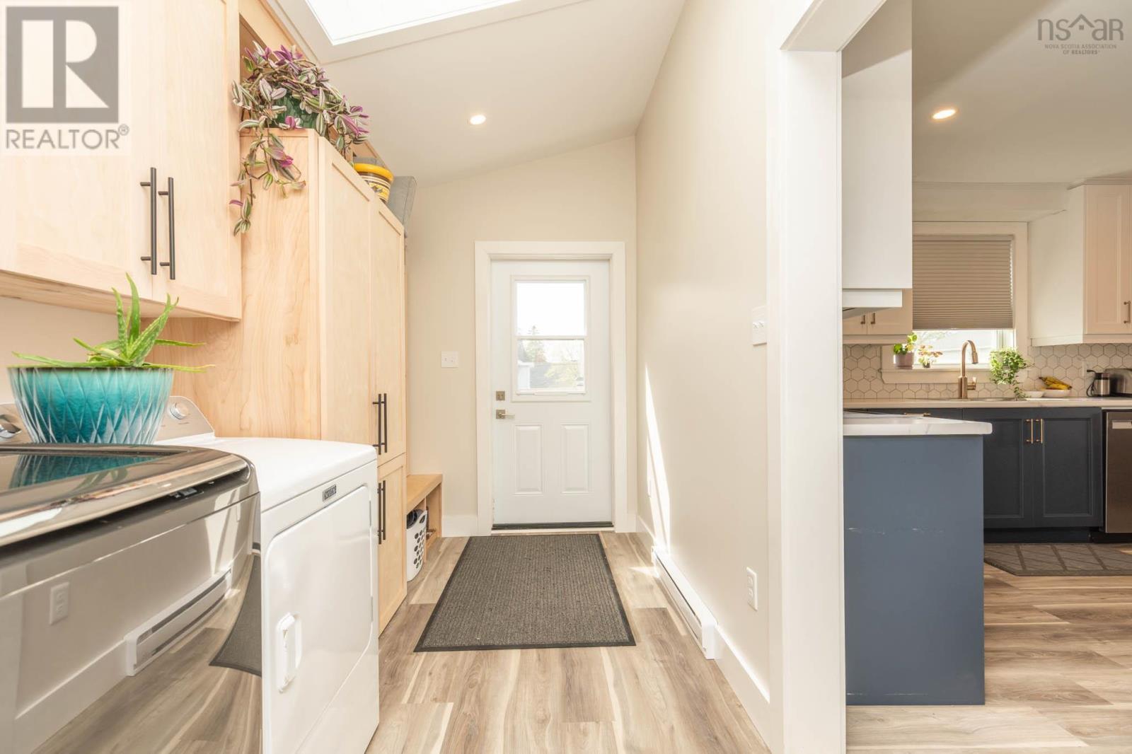 4 Carol Avenue - 21