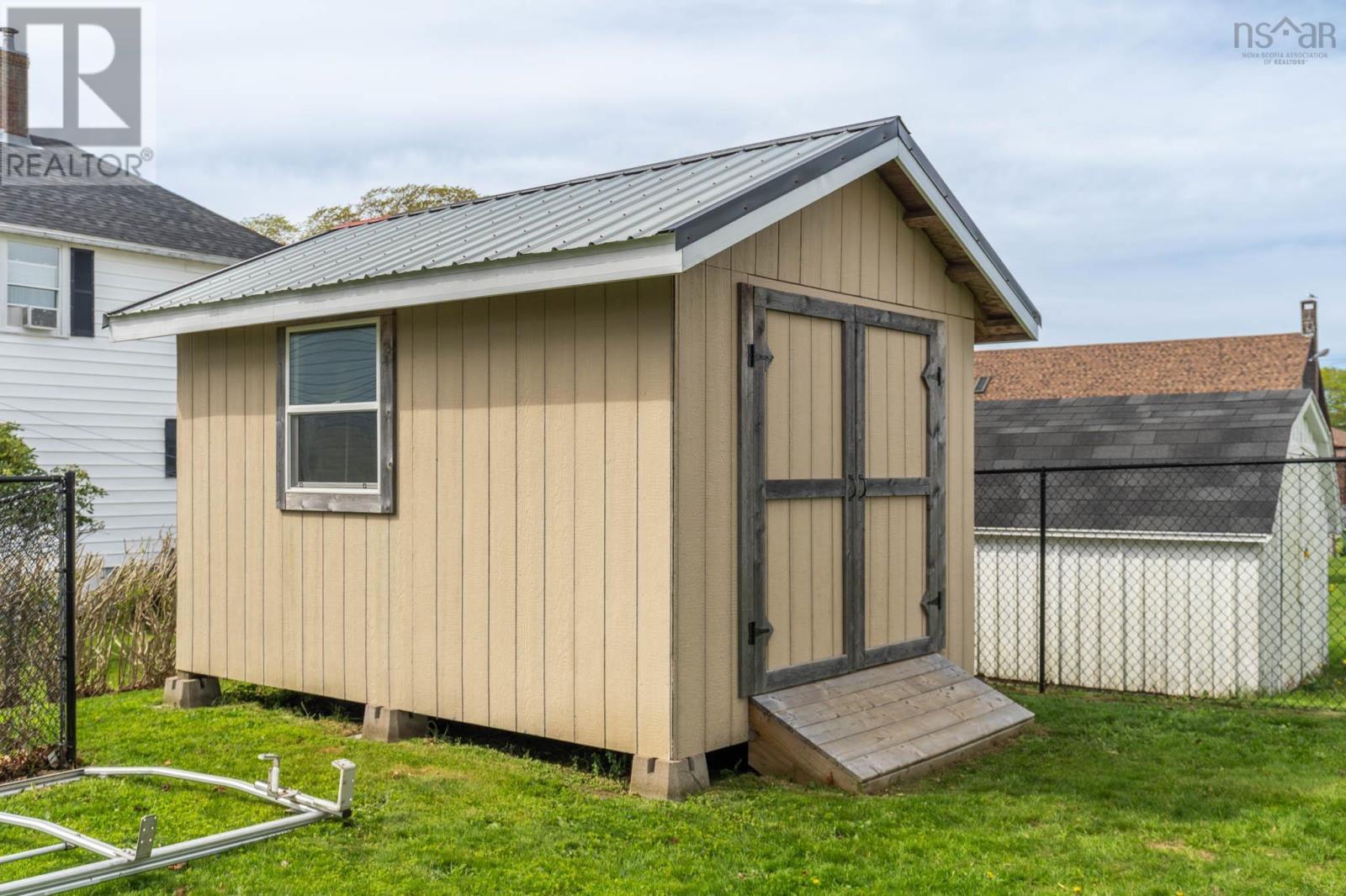 4 Carol Avenue - 7