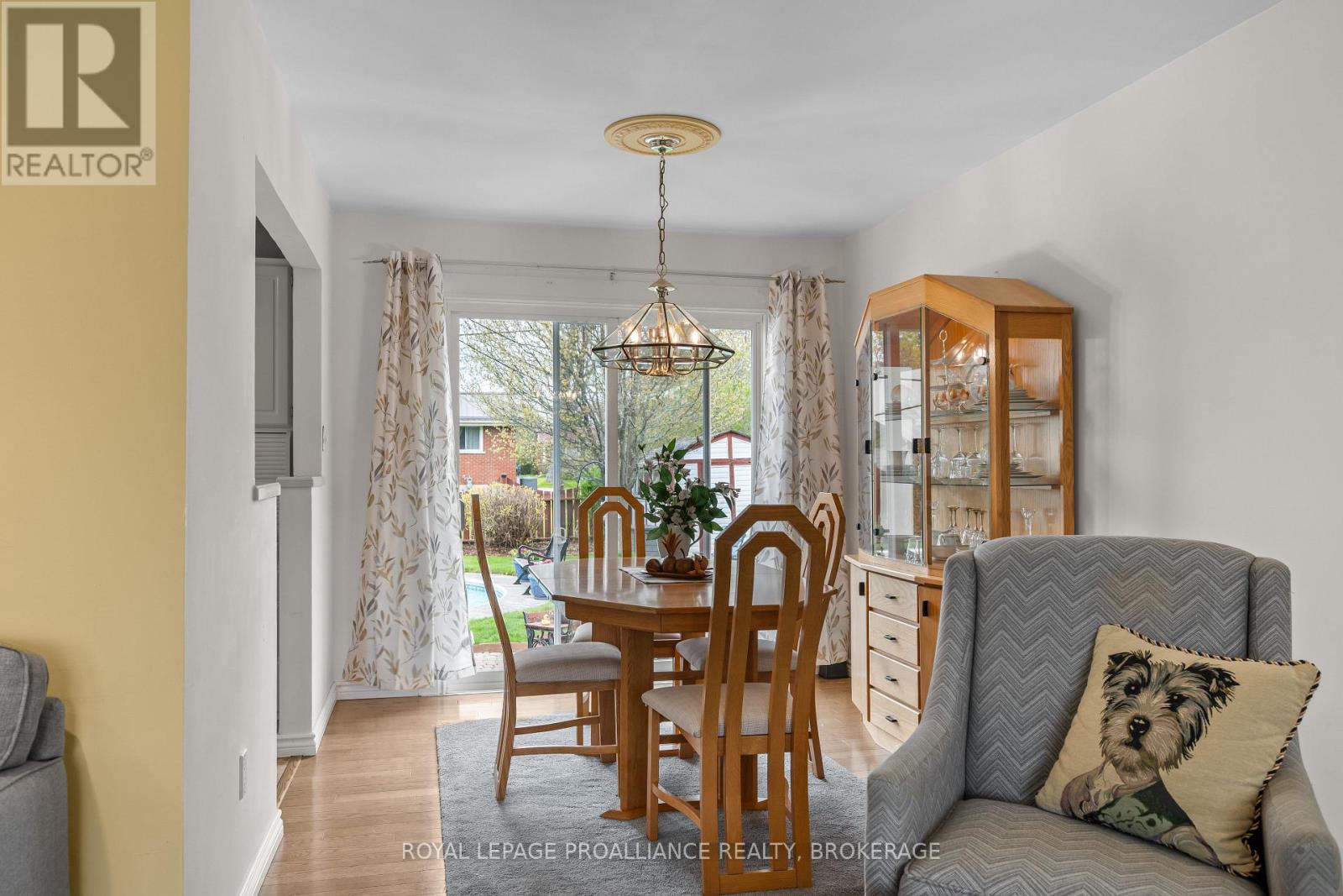 201 CAMBERLEY CRESCENT - 11