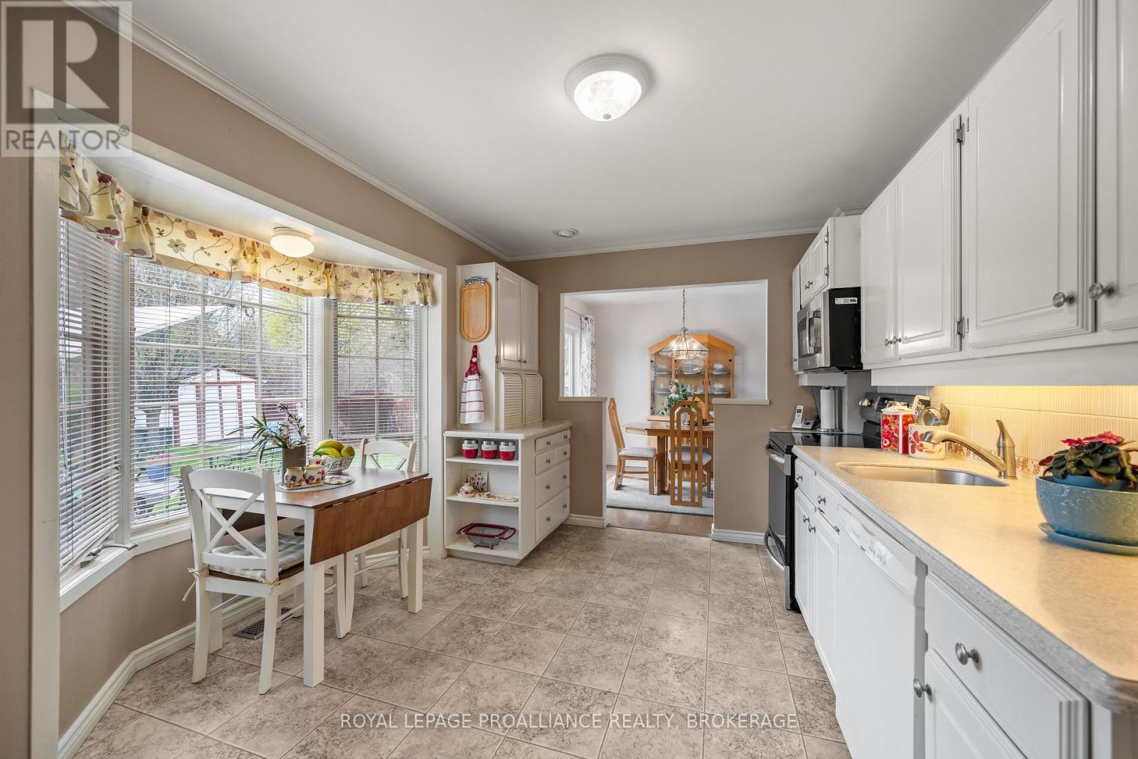 201 CAMBERLEY CRESCENT - 13