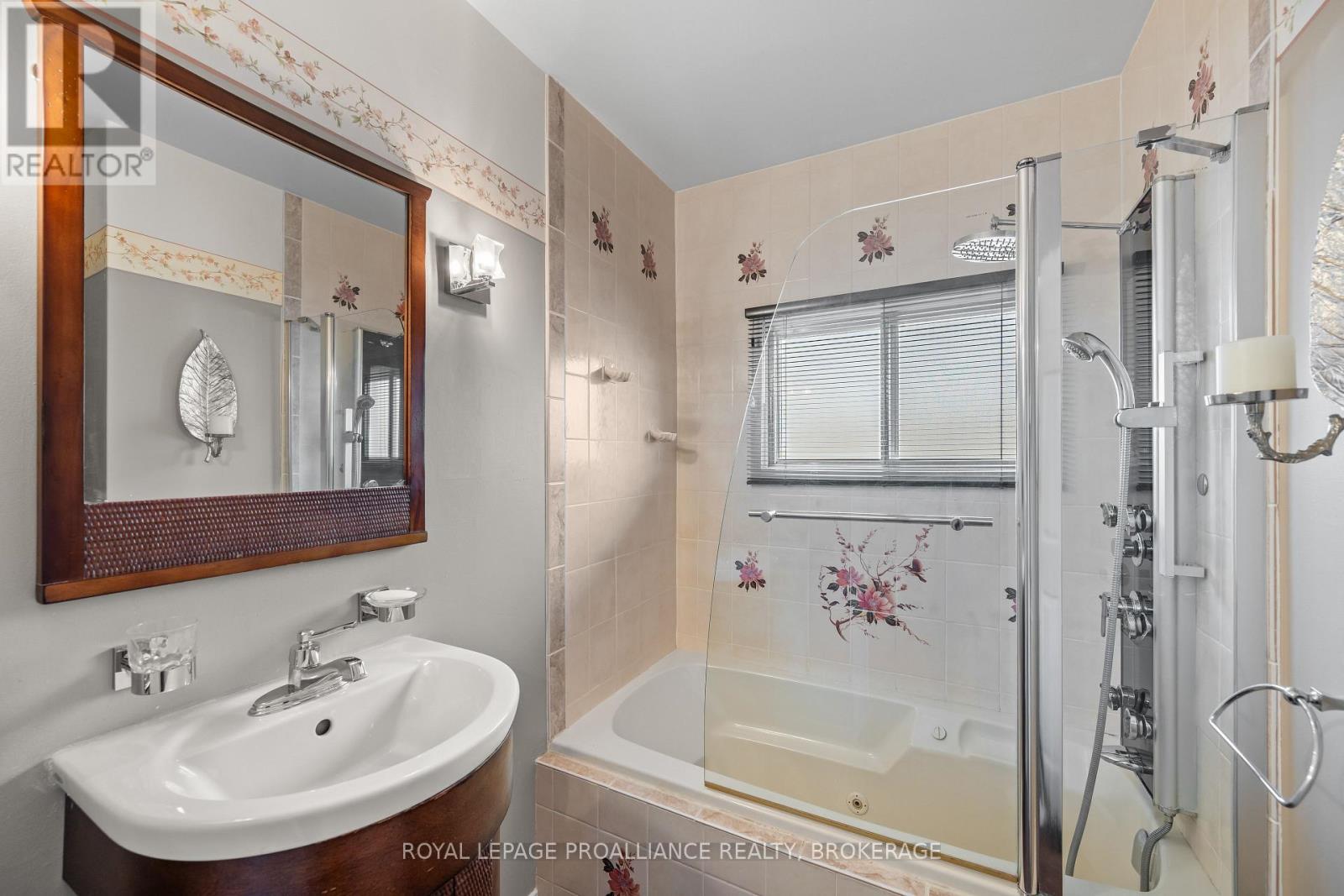 201 CAMBERLEY CRESCENT - 19