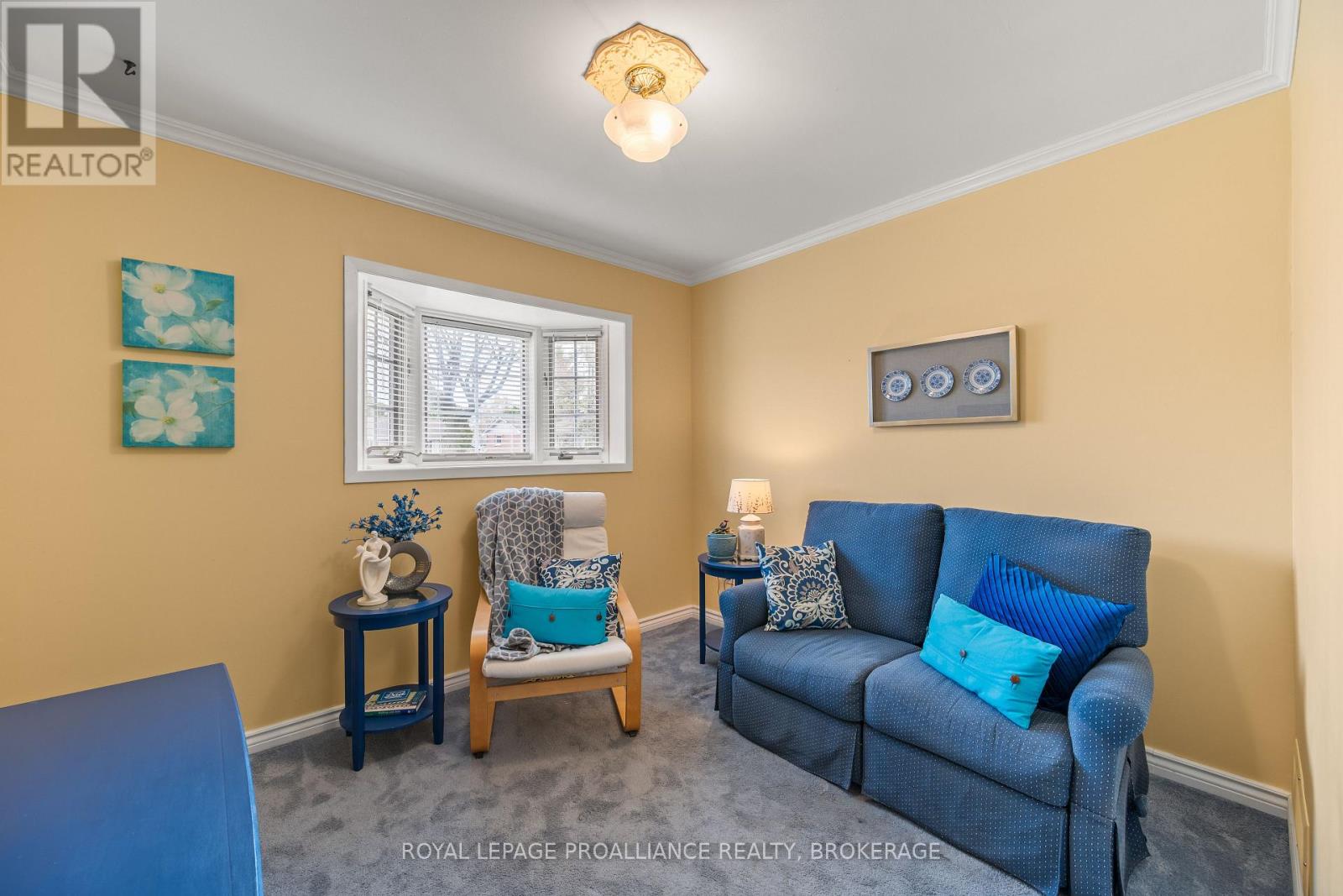 201 CAMBERLEY CRESCENT - 21