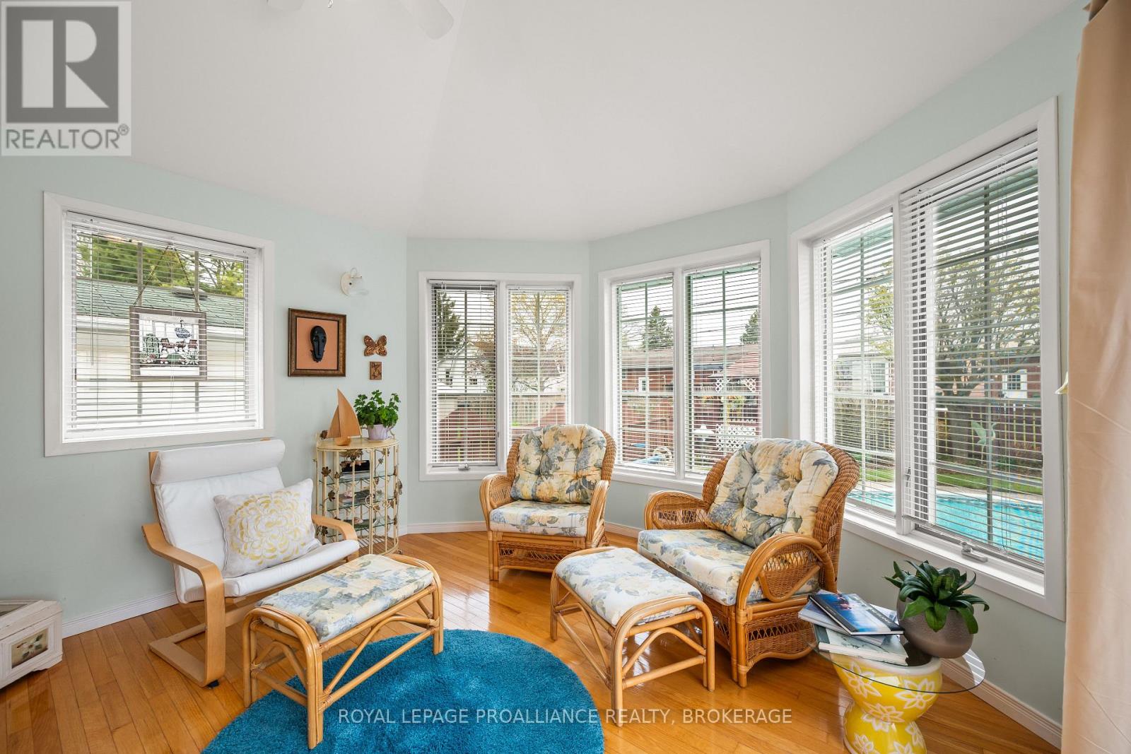 201 CAMBERLEY CRESCENT - 25