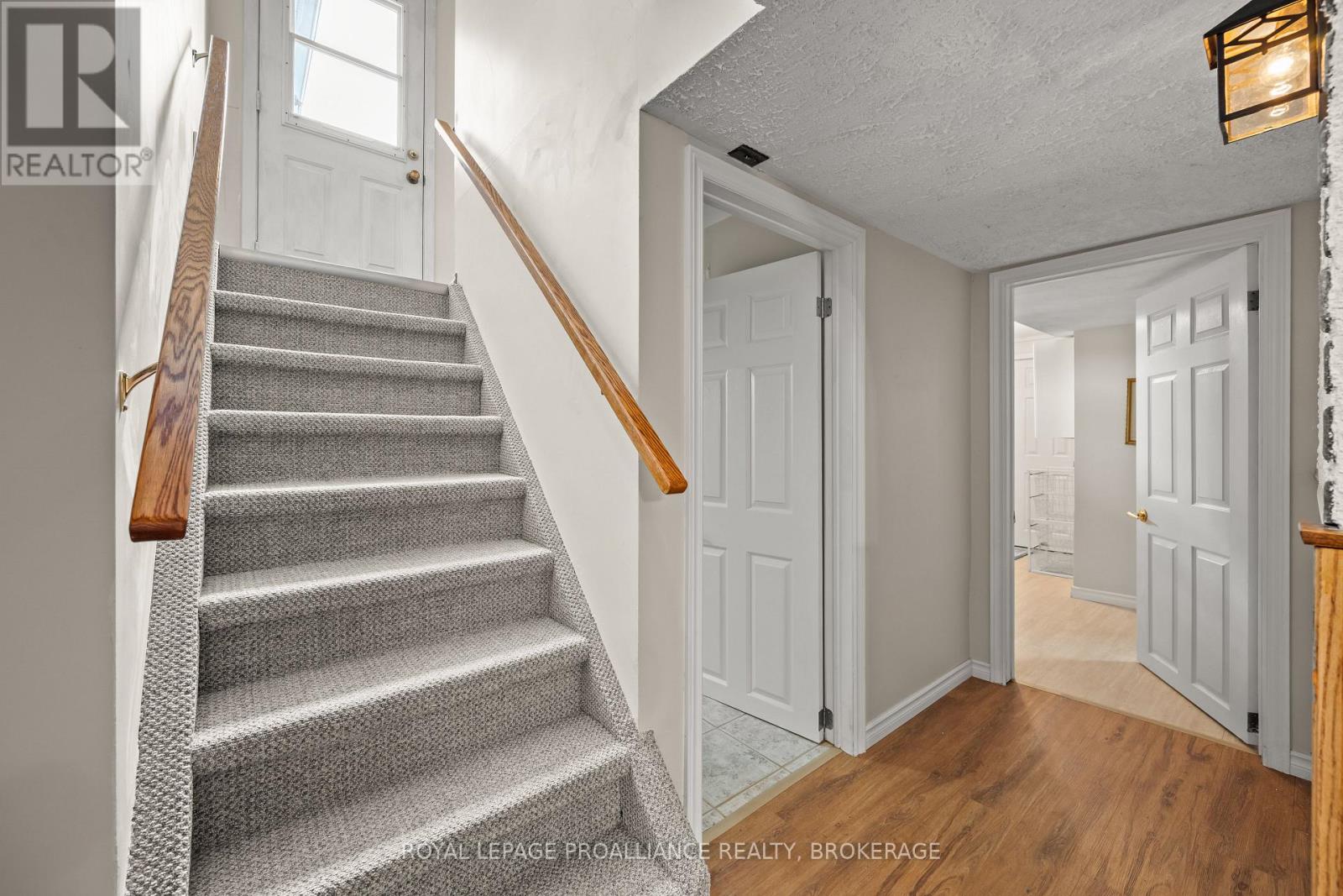 201 CAMBERLEY CRESCENT - 28