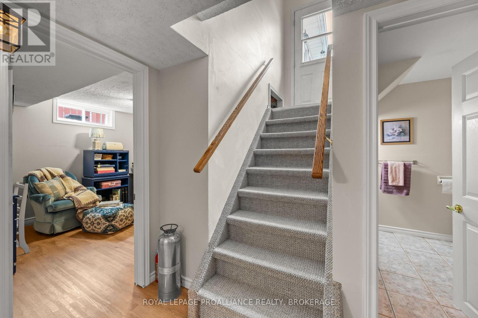 201 CAMBERLEY CRESCENT - 29