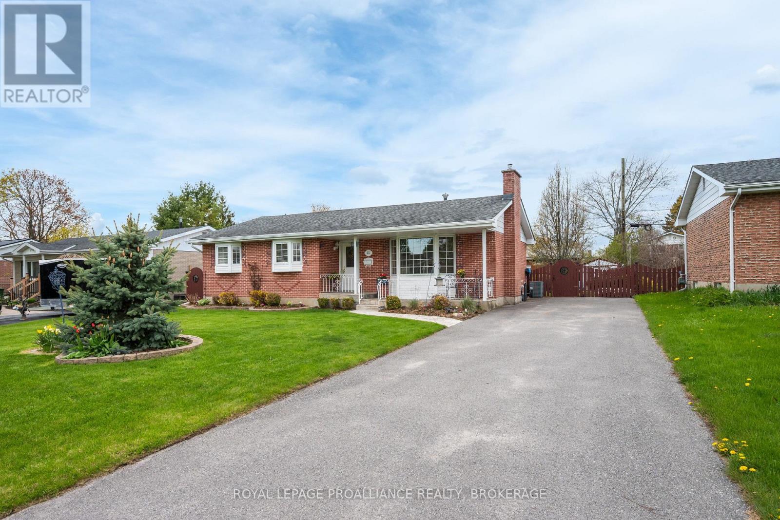 201 CAMBERLEY CRESCENT - 3