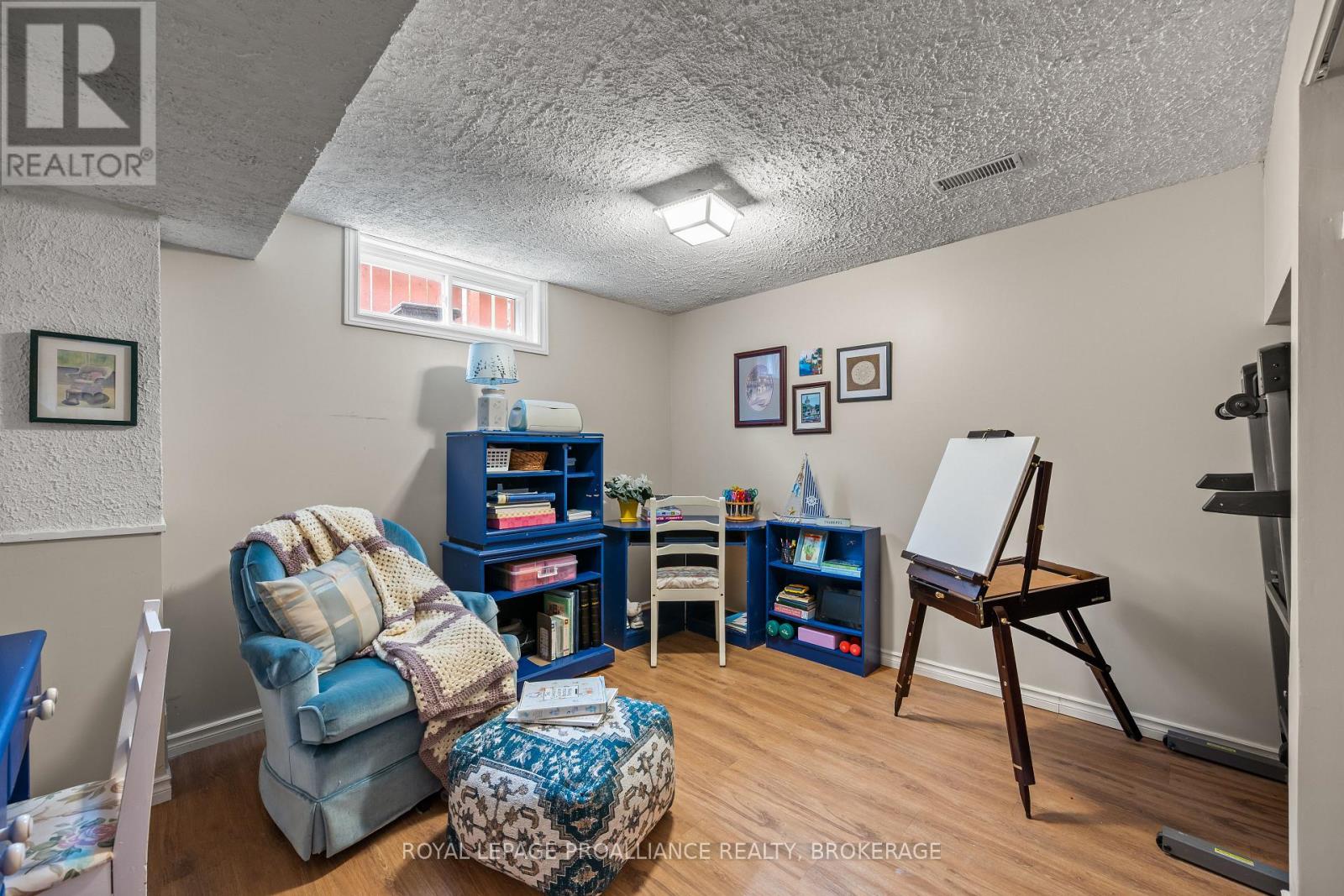 201 CAMBERLEY CRESCENT - 30