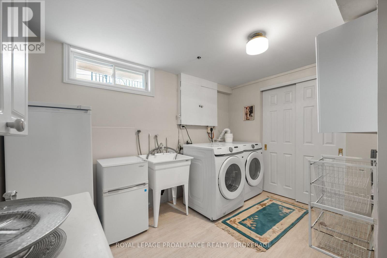 201 CAMBERLEY CRESCENT - 34