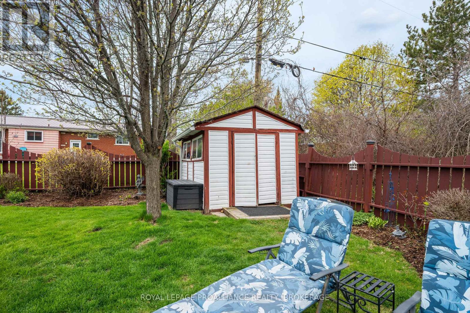 201 CAMBERLEY CRESCENT - 39