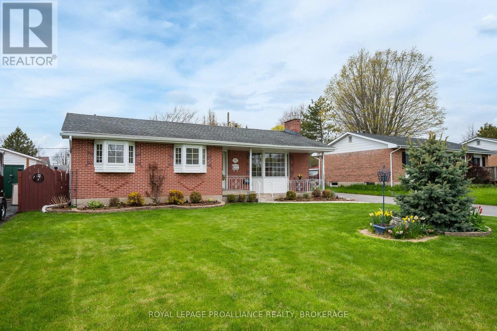 201 CAMBERLEY CRESCENT - 5