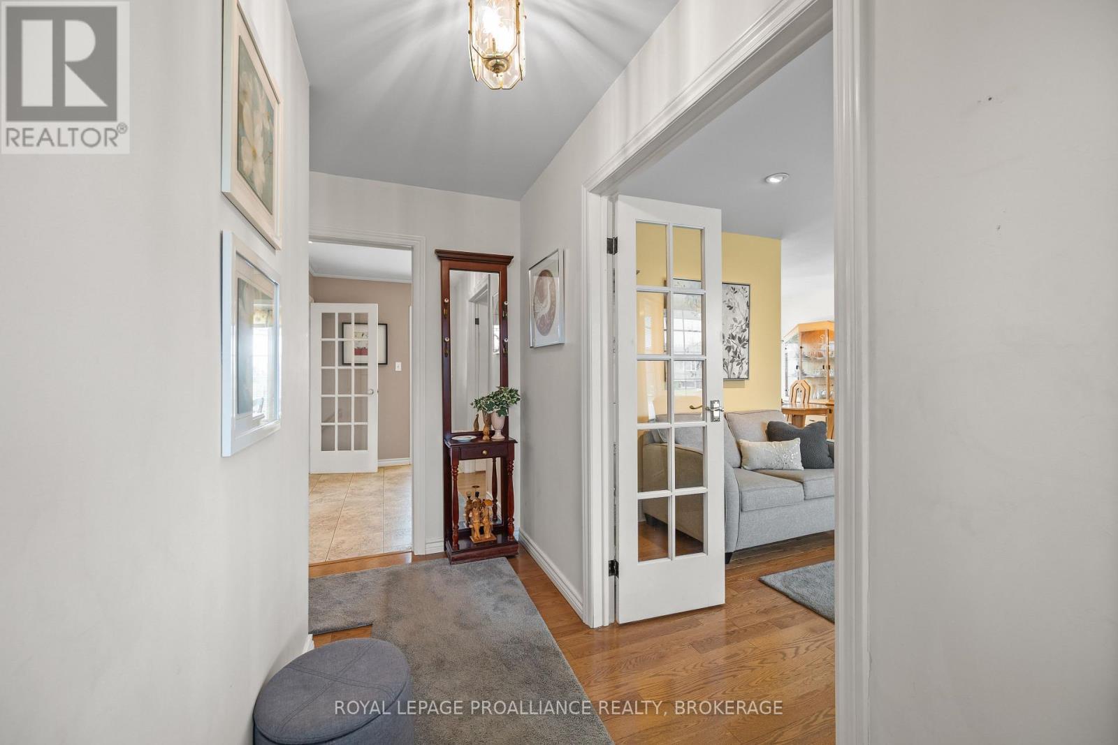 201 CAMBERLEY CRESCENT - 7