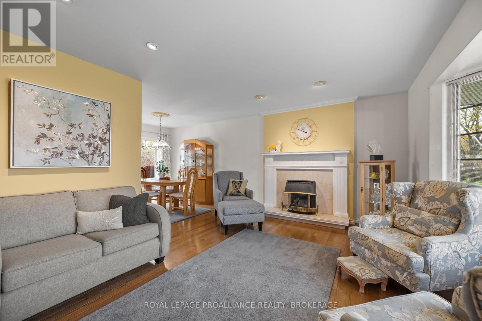 201 CAMBERLEY CRESCENT - 9