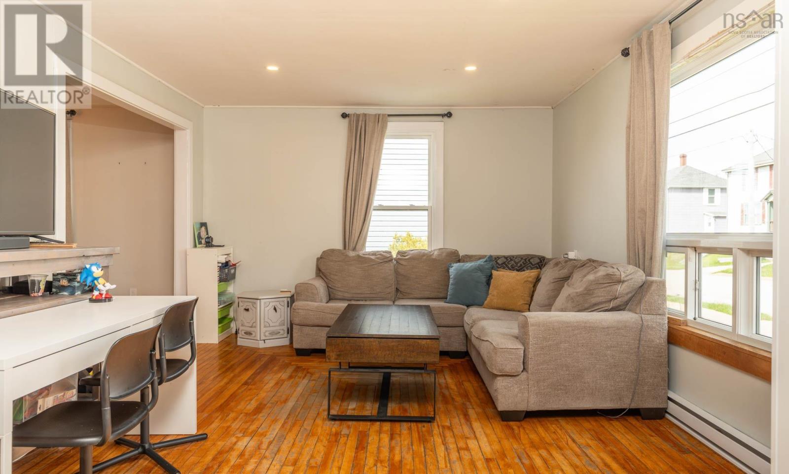 4 Carol Avenue - 8