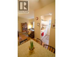 1025 Carberry Gdns, Victoria, BC V8S3R8 Photo 23