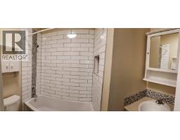 1025 Carberry Gdns, Victoria, BC V8S3R8 Photo 25
