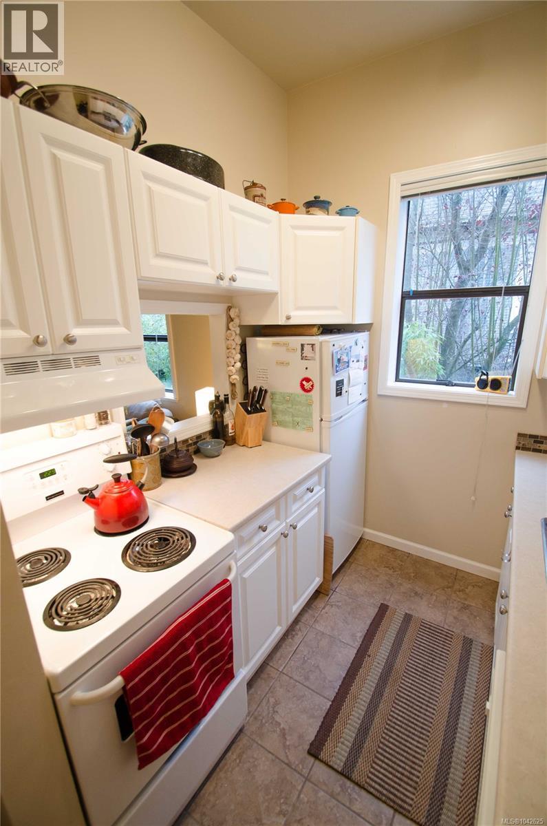 1025 Carberry Gdns - Image 24