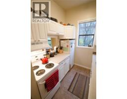 1025 Carberry Gdns, Victoria, BC V8S3R8 Photo 24