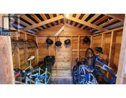 1025 Carberry Gdns, Victoria, BC V8S3R8 Photo 27
