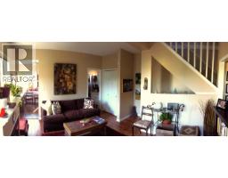 1025 Carberry Gdns, Victoria, BC V8S3R8 Photo 12