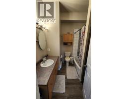 1025 Carberry Gdns, Victoria, BC V8S3R8 Photo 10