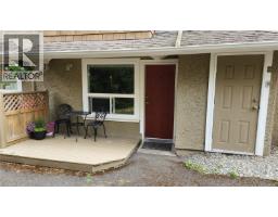 1025 Carberry Gdns, Victoria, BC V8S3R8 Photo 15