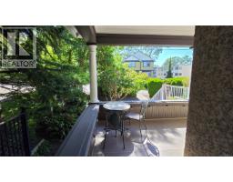 1025 Carberry Gdns, Victoria, BC V8S3R8 Photo 6