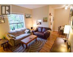 1025 Carberry Gdns, Victoria, BC V8S3R8 Photo 21