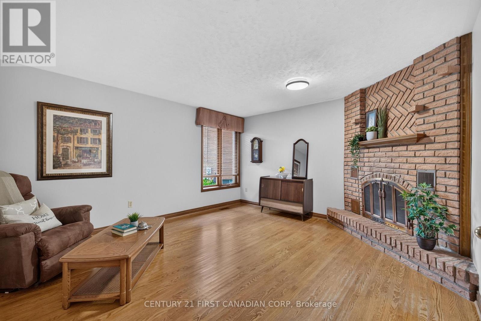 27 STIRRUP COURT - 23