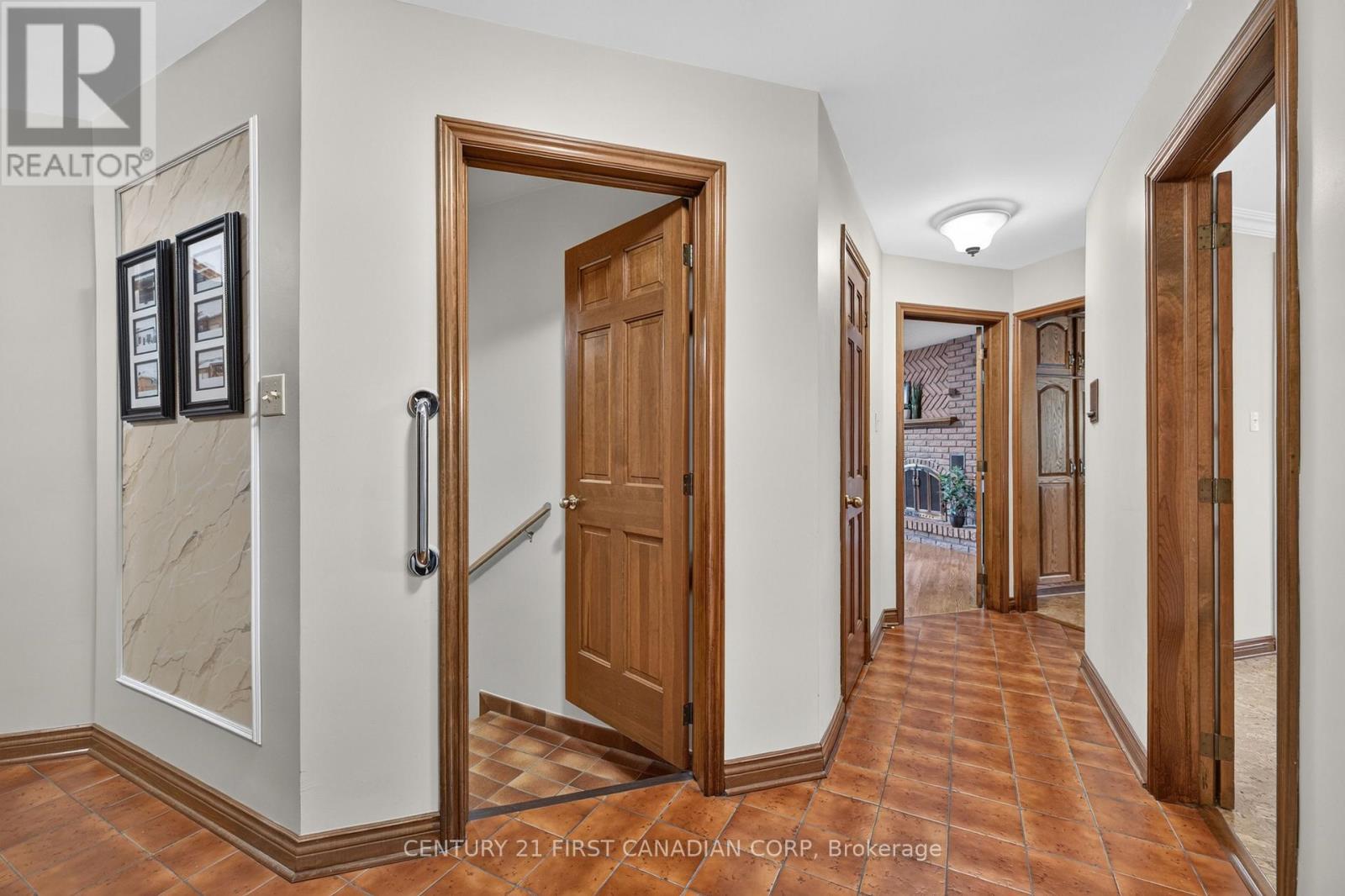 27 STIRRUP COURT - 24