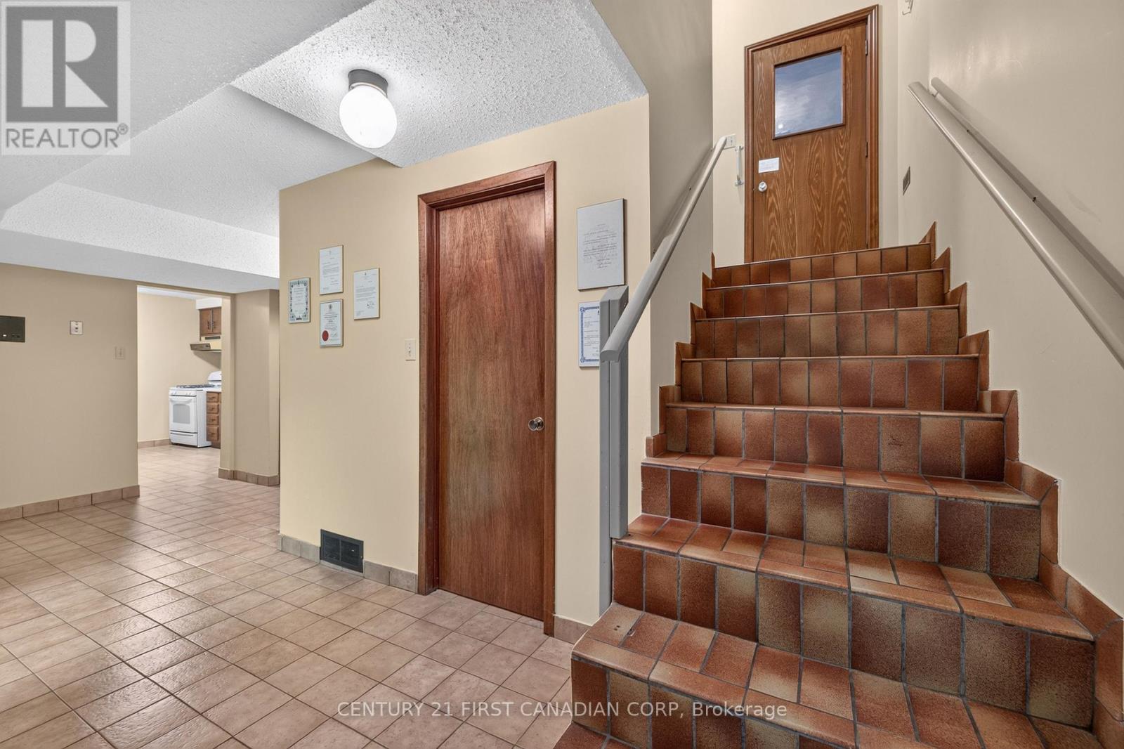 27 STIRRUP COURT - 25