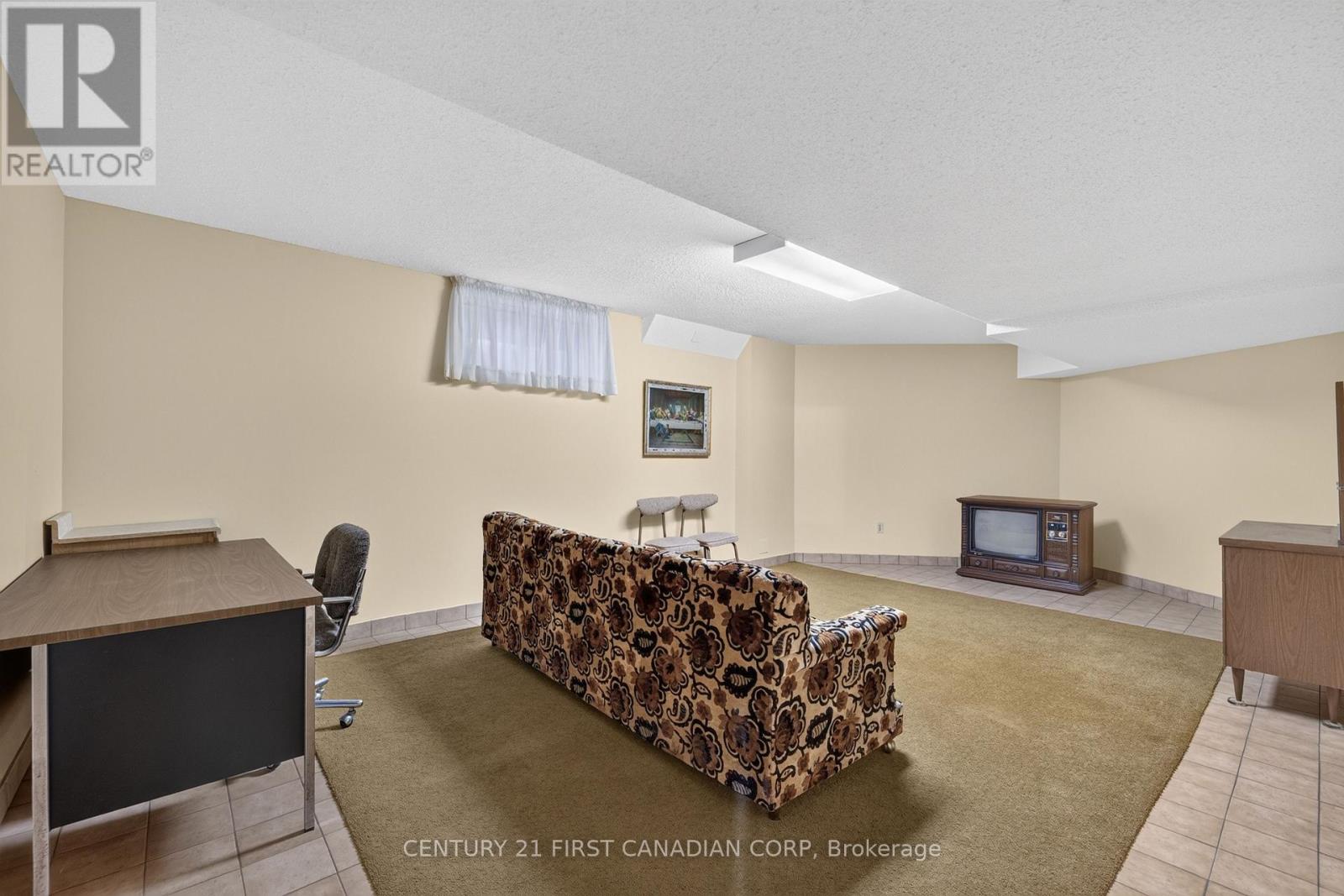 27 STIRRUP COURT - 26
