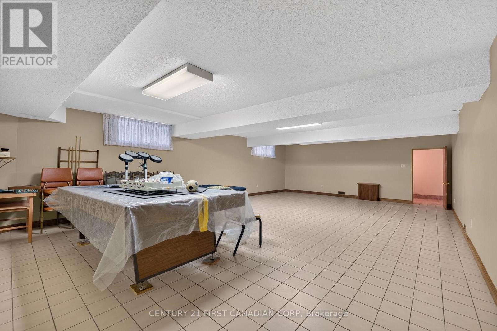 27 STIRRUP COURT - 27