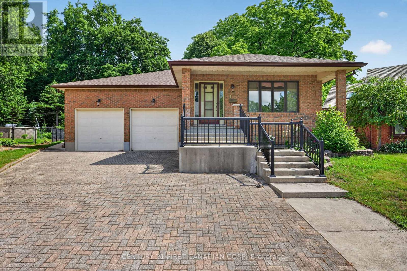 27 STIRRUP COURT - 3