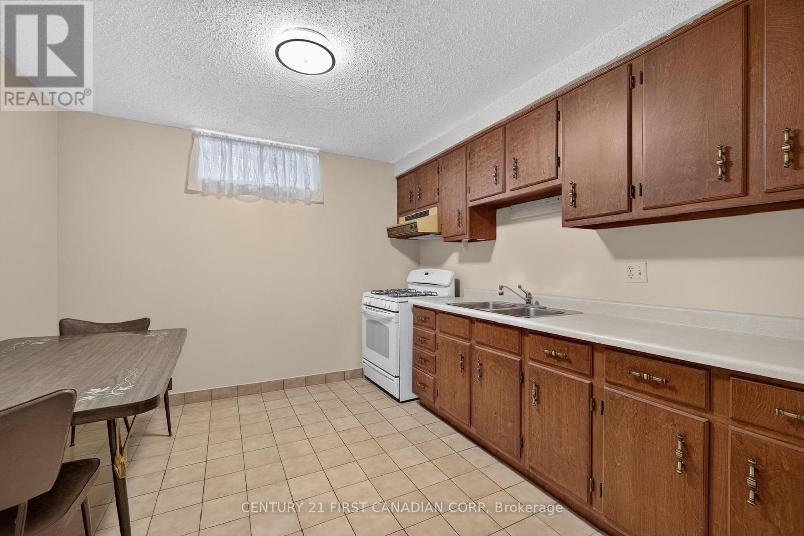 27 STIRRUP COURT - 30