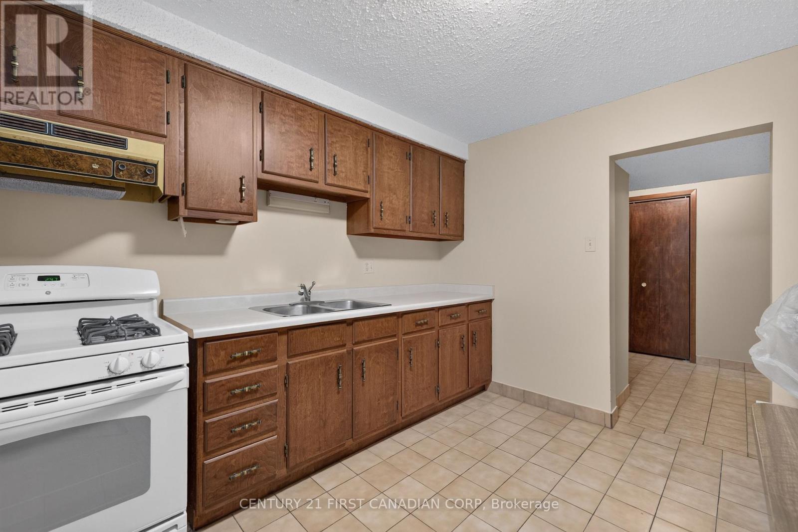 27 STIRRUP COURT - 31