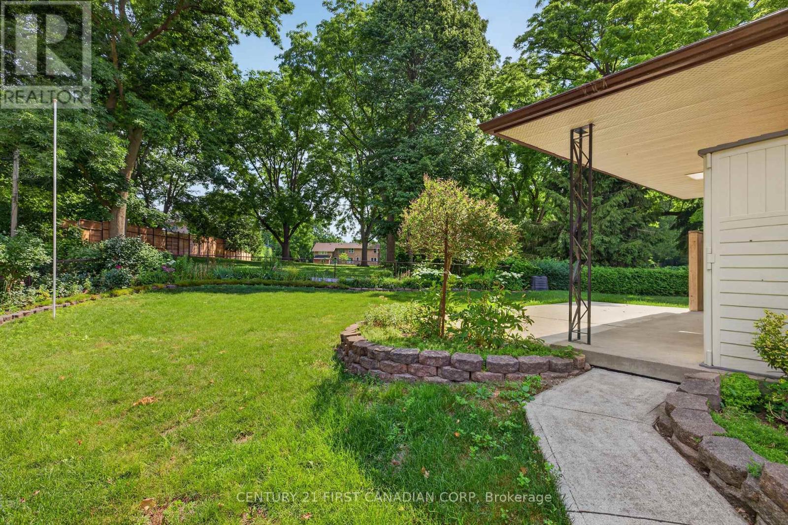 27 STIRRUP COURT - 35