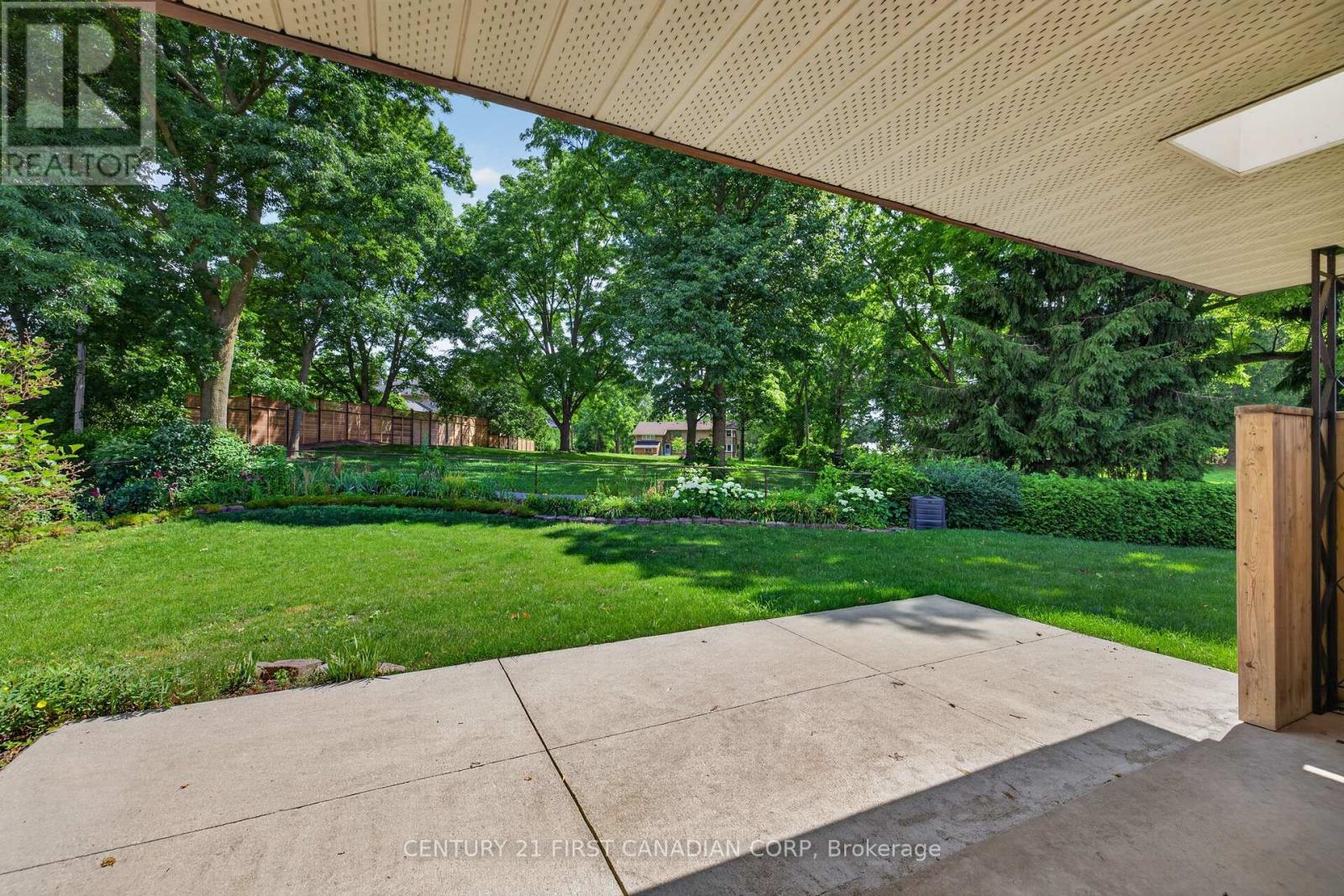 27 STIRRUP COURT - 37