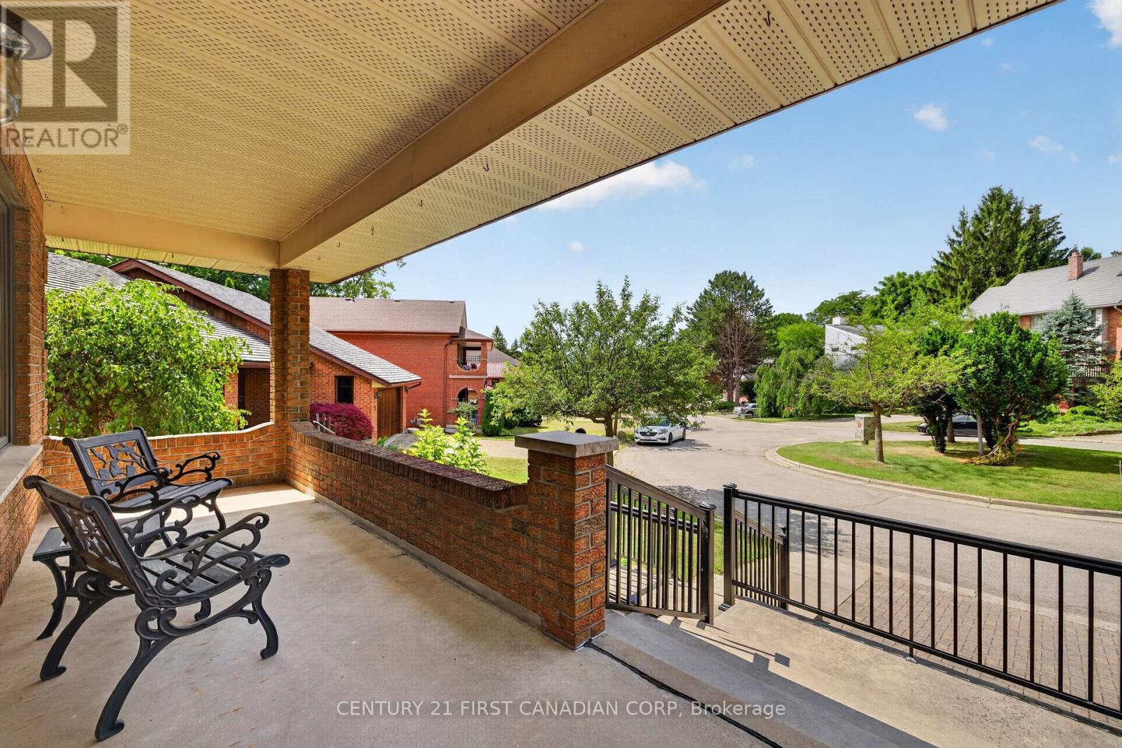 27 STIRRUP COURT - 4