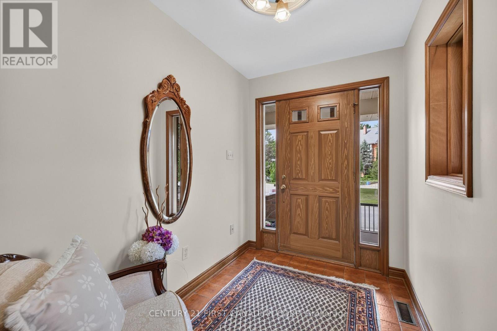 27 STIRRUP COURT - 5