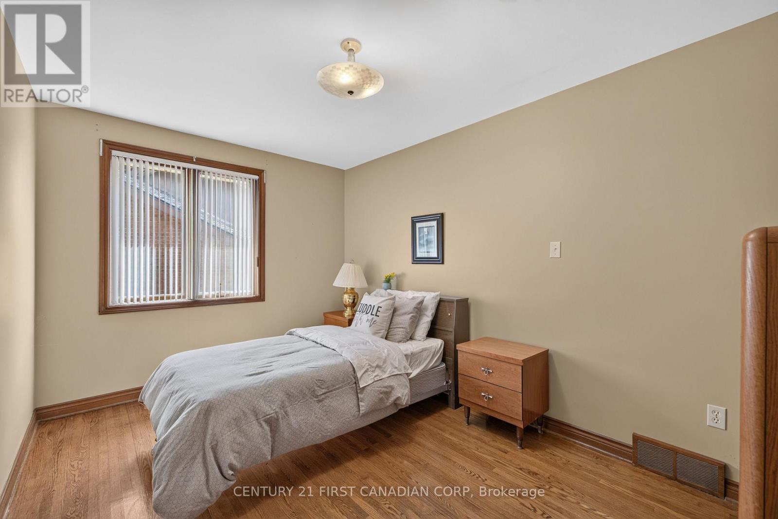 27 STIRRUP COURT - 8